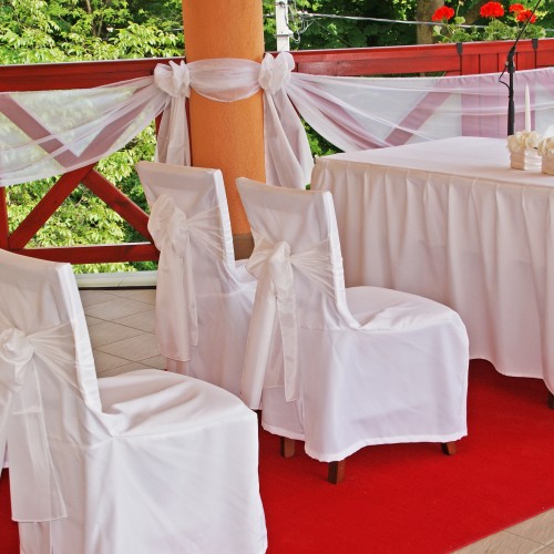 Polg&aacute;ri szertart&aacute;s a bej&aacute;rati teraszon